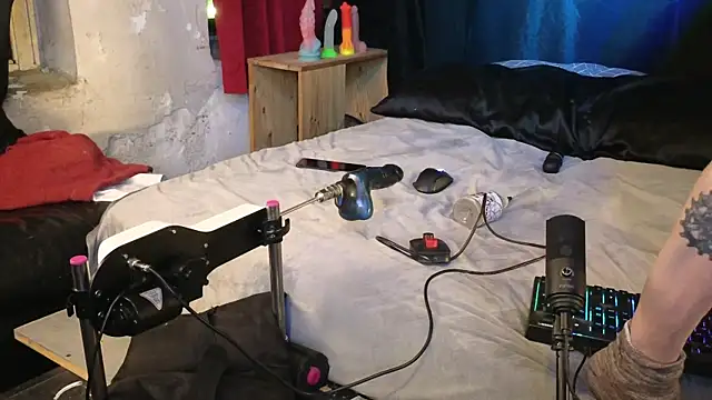 april show her online show from April 22, 2026, 4:19 am