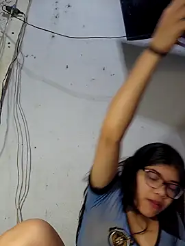 ariannazinha online show from February 3, 2026, 2:33 pm