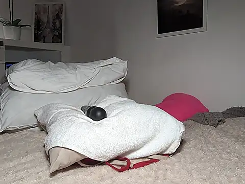 gymyagirlll online show from April 18, 2026, 11:05 pm