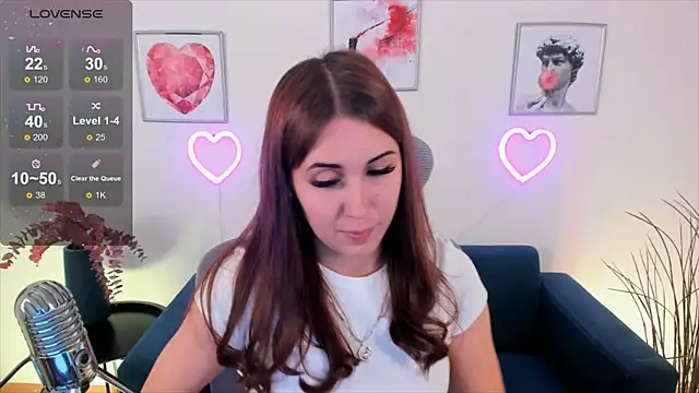 NellieMccaffrey online show from January 4, 2025, 11:00 am