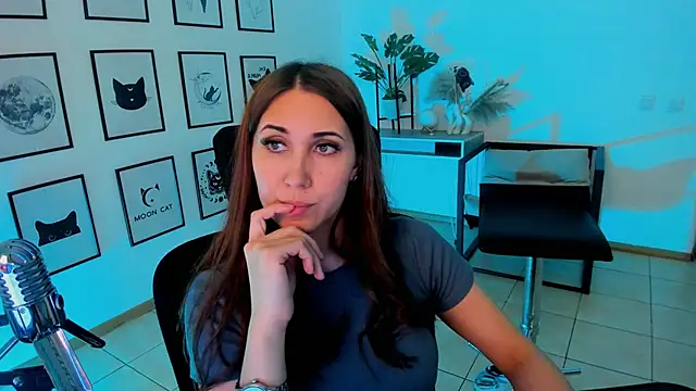 NellieMccaffrey online show from January 26, 2025, 1:52 am