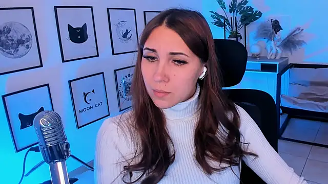 NellieMccaffrey online show from January 25, 2025, 7:18 pm