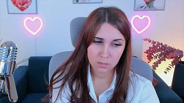 NellieMccaffrey online show from December 17, 2024, 1:50 am