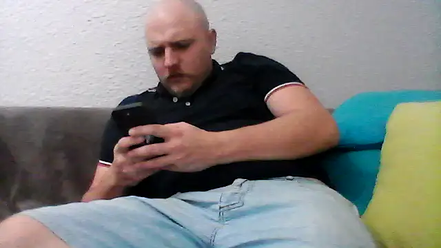 Snapshot of QueueFrenchie chatting on October 22, 2025, 7:57 pm QueueFrenchie online show from October 22, 2025, 7:57 pm