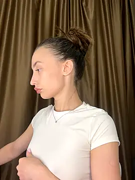 Snapshot of Polli_Kiss chatting on November 1, 2025, 8:25 pm Polli Kiss online show from November 1, 2025, 8:25 pm