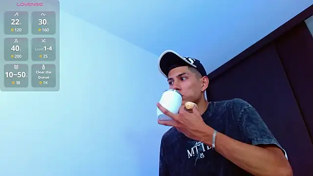 Snapshot of Valerio_20 chatting on March 12, 2025, 7:47 pm Valerio 20 online show from March 12, 2025, 7:47 pm