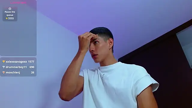 Snapshot of Valerio_20 chatting on February 13, 2025, 10:54 pm Valerio 20 online show from February 13, 2025, 10:54 pm