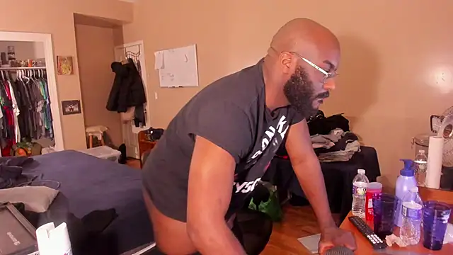 MrChuckDailyXXX online show from February 6, 2025, 8:50 am