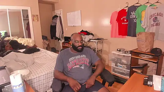 MrChuckDailyXXX online show from October 6, 2025, 2:35 am