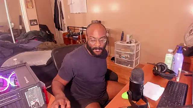 MrChuckDailyXXX online show from January 21, 2025, 7:37 am