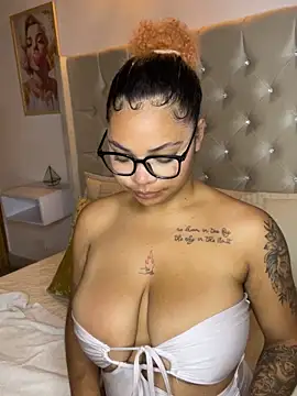 Eloisa cleavage  online show from December 22, 2025, 10:15 am