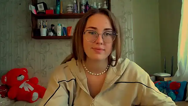 luxie milady online show from October 6, 2025, 12:06 pm