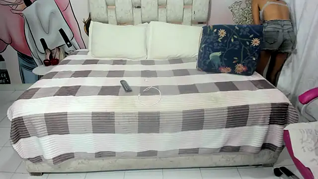 Snapshot of EMMA_SWEETT1 chatting on March 15, 2025, 3:27 pm EMMA SWEETT1 online show from March 15, 2025, 3:27 pm