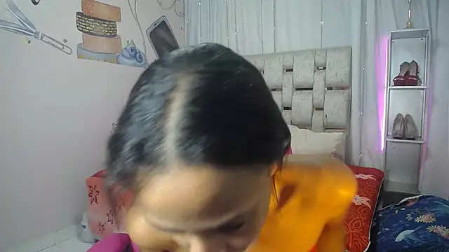 Snapshot of EMMA_SWEETT1 chatting on December 1, 2025, 12:50 pm EMMA SWEETT1 online show from December 1, 2025, 12:50 pm