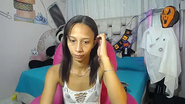 Snapshot of EMMA_SWEETT1 chatting on November 3, 2025, 12:42 pm EMMA SWEETT1 online show from November 3, 2025, 12:42 pm