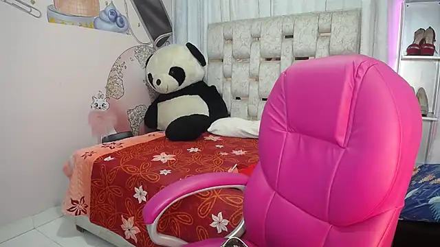 Snapshot of EMMA_SWEETT1 chatting on December 5, 2025, 12:48 pm EMMA SWEETT1 online show from December 5, 2025, 12:48 pm