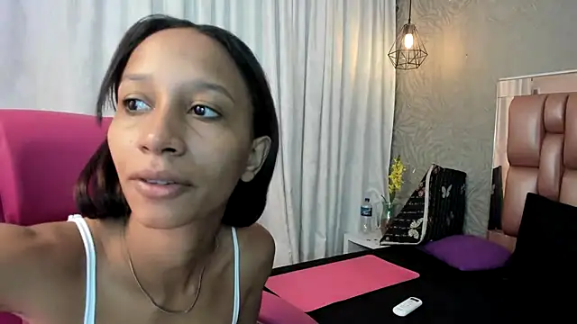 Snapshot of EMMA_SWEETT1 chatting on November 27, 2025, 6:30 pm EMMA SWEETT1 online show from November 27, 2025, 6:30 pm