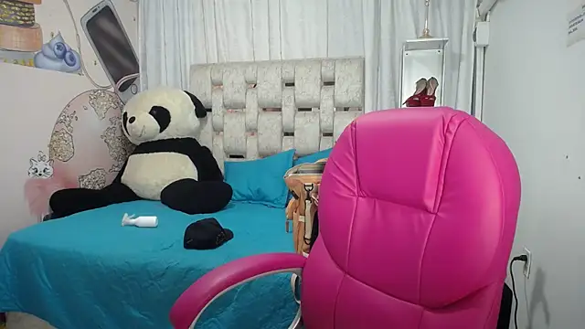 Snapshot of EMMA_SWEETT1 chatting on November 17, 2025, 12:42 pm EMMA SWEETT1 online show from November 17, 2025, 12:42 pm