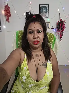Snapshot of YOUR_LOVELY-40 chatting on June 10, 2026, 5:47 pm YOUR LOVELY-40 online show from June 10, 2026, 5:47 pm