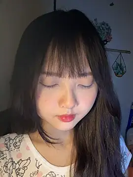 Snapshot of Alice1818 chatting on January 21, 2025, 7:28 pm Alice1818 online show from January 21, 2025, 7:28 pm