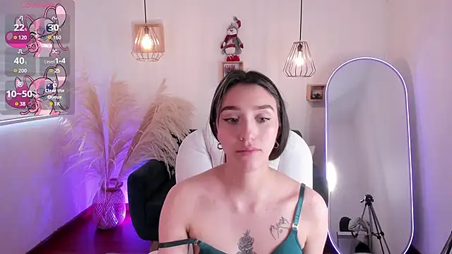 Paola wood online show from December 2, 2025, 1:35 pm