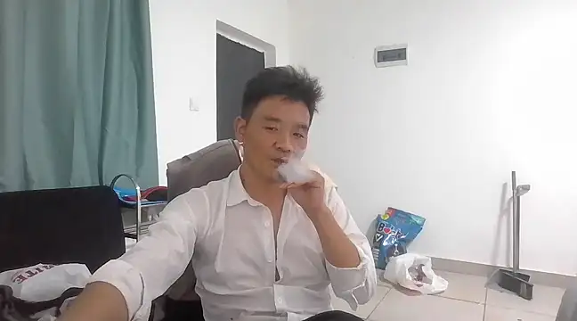 kisstoyousoon2024 online show from March 9, 2025, 6:21 pm