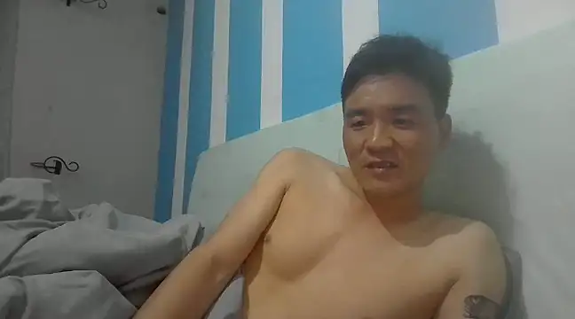 kisstoyousoon2024 online show from December 3, 2024, 6:44 pm