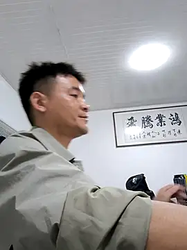 kisstoyousoon2024 online show from September 30, 2025, 7:20 pm