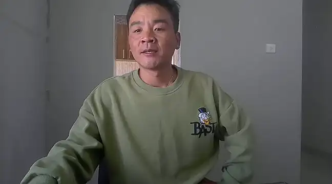 kisstoyousoon2024 online show from December 4, 2024, 7:33 am