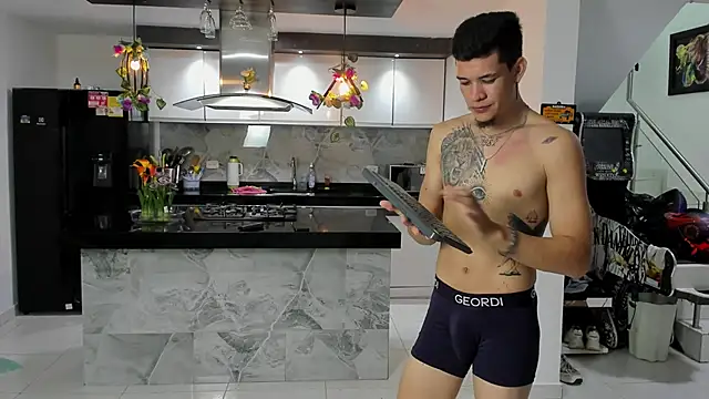 vicky wendy hot sexx online show from April 22, 2026, 4:30 am