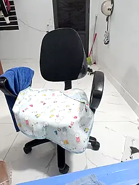 Snapshot of Little-star- chatting on December 13, 2024, 12:39 pm Little-star- online show from December 13, 2024, 12:39 pm