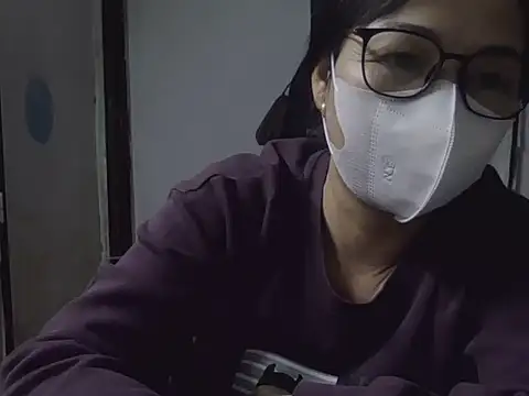 JuliaCiona online show from November 13, 2025, 4:11 pm