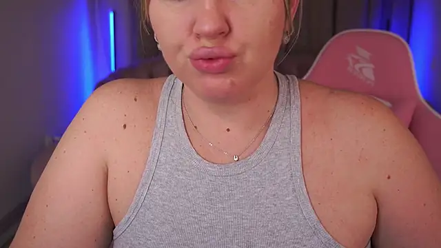 Snapshot of KiraCandyS chatting on March 14, 2025, 3:59 am KiraCandyS online show from March 14, 2025, 3:59 am