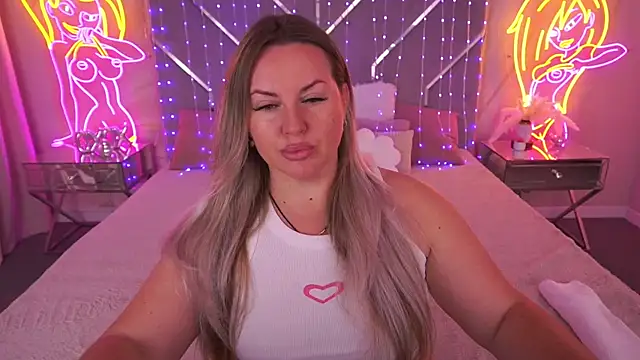 KiraCandyS online show from May 27, 2026, 7:54 pm