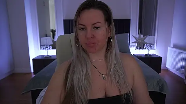 KiraCandyS online show from March 25, 2026, 10:41 pm