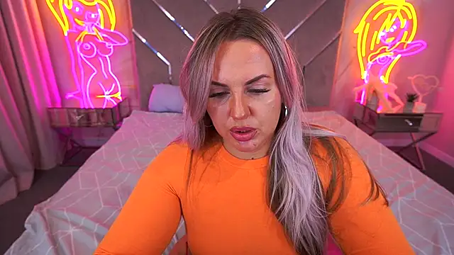 Snapshot of KiraCandyS chatting on October 6, 2025, 1:12 pm KiraCandyS online show from October 6, 2025, 1:12 pm