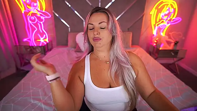 Snapshot of KiraCandyS chatting on September 22, 2025, 9:21 pm KiraCandyS online show from September 22, 2025, 9:21 pm