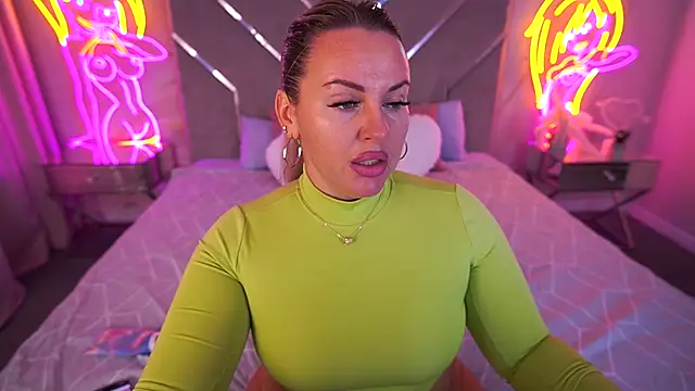 Snapshot of KiraCandyS chatting on September 25, 2025, 8:48 pm KiraCandyS online show from September 25, 2025, 8:48 pm