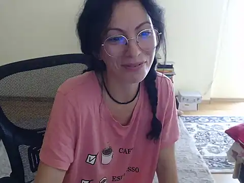 Snapshot of Emmatoo chatting on October 16, 2025, 9:39 am Emmatoo online show from October 16, 2025, 9:39 am