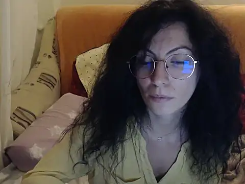 Snapshot of Emmatoo chatting on November 18, 2025, 8:34 pm Emmatoo online show from November 18, 2025, 8:34 pm