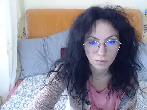 Snapshot of Emmatoo chatting on October 31, 2025, 9:06 am Emmatoo online show from October 31, 2025, 9:06 am