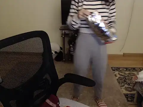 Snapshot of Emmatoo chatting on October 5, 2025, 5:03 pm Emmatoo online show from October 5, 2025, 5:03 pm