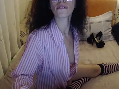 Snapshot of Emmatoo chatting on November 16, 2025, 10:57 pm Emmatoo online show from November 16, 2025, 10:57 pm