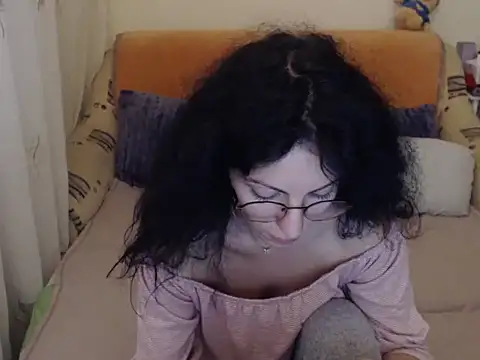 Snapshot of Emmatoo chatting on November 26, 2025, 2:06 pm Emmatoo online show from November 26, 2025, 2:06 pm