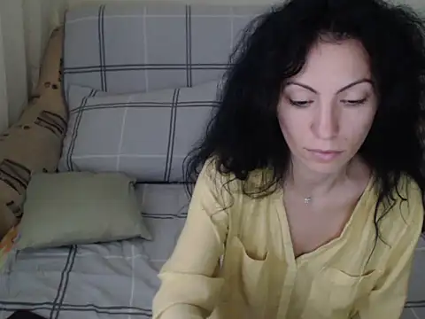 Snapshot of Emmatoo chatting on November 10, 2025, 10:31 am Emmatoo online show from November 10, 2025, 10:31 am