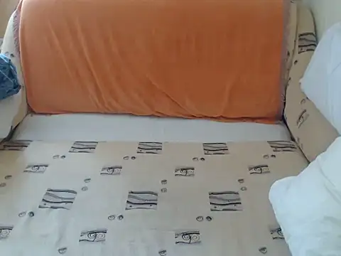 Snapshot of Emmatoo chatting on October 2, 2025, 11:24 am Emmatoo online show from October 2, 2025, 11:24 am