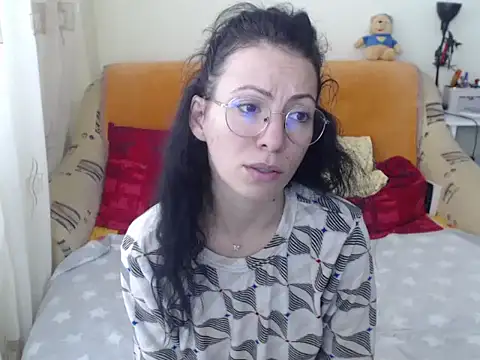 Snapshot of Emmatoo chatting on November 21, 2025, 10:36 am Emmatoo online show from November 21, 2025, 10:36 am