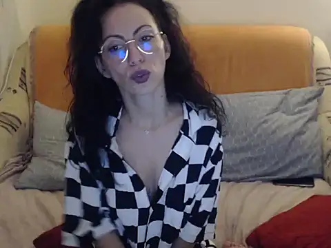 Snapshot of Emmatoo chatting on October 31, 2025, 10:38 pm Emmatoo online show from October 31, 2025, 10:38 pm