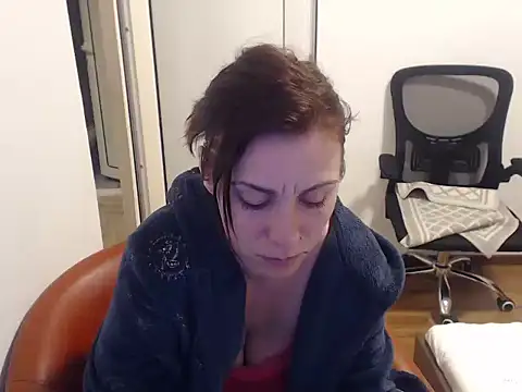 Emmatoo online show from March 20, 2026, 8:43 pm