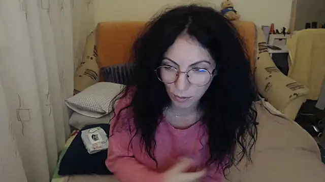 Snapshot of Emmatoo chatting on November 30, 2025, 4:52 pm Emmatoo online show from November 30, 2025, 4:52 pm